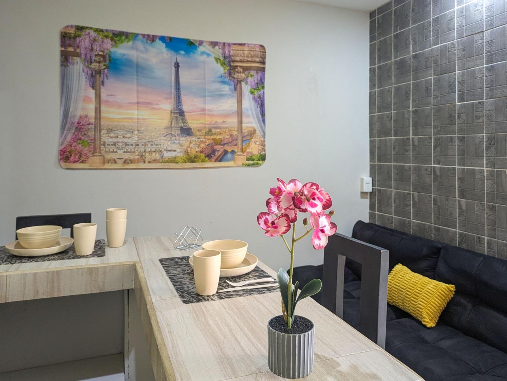 B3 Romantic Beachside Escape Paris Theme Memory Foam King Bed Kitchen Ac Apartamento Playa del Carmen
