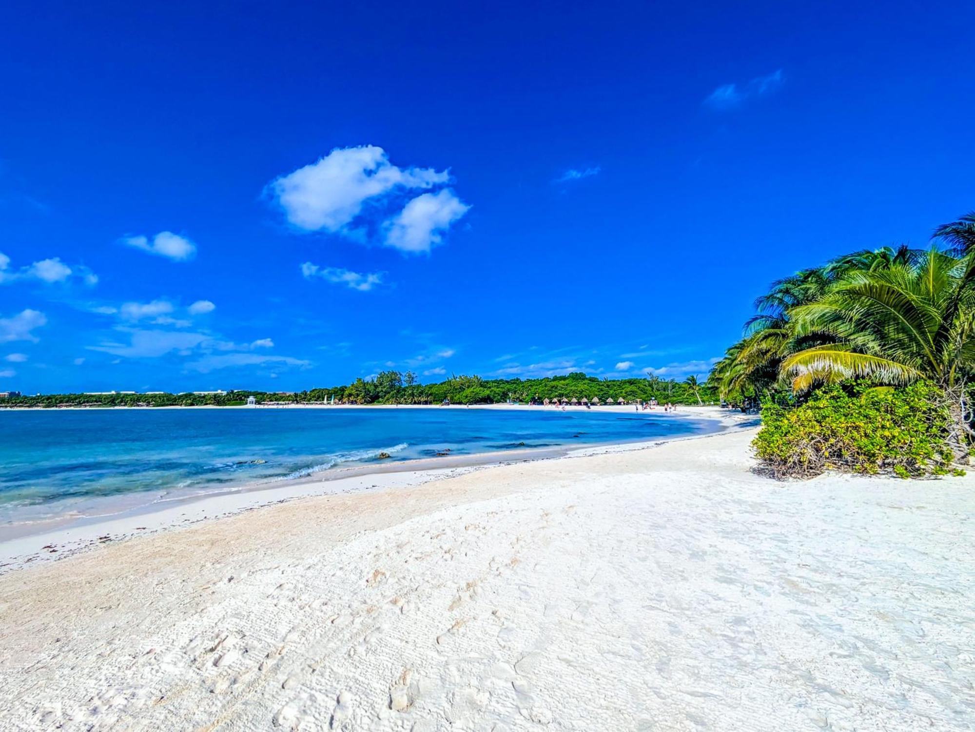 Apartamento B3 Romantic Beachside Escape Paris Theme Memory Foam King Bed Kitchen Ac Playa del Carmen